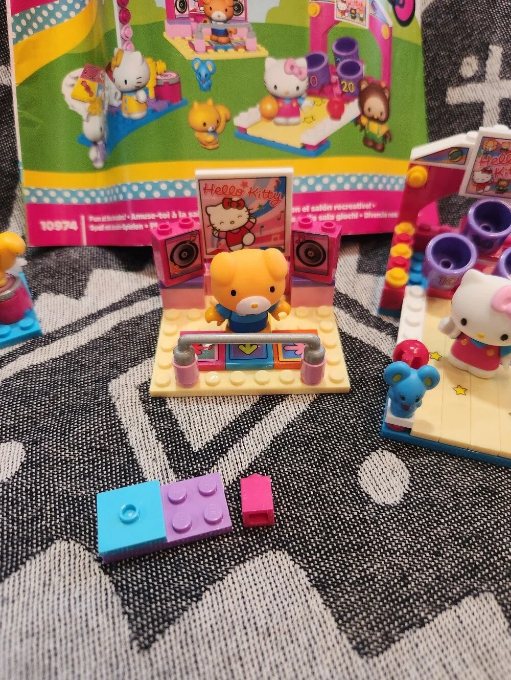 Hello Kitty Mega Bloks Fun At The Arcades 7 Minifig Playset 10974 -  Complete